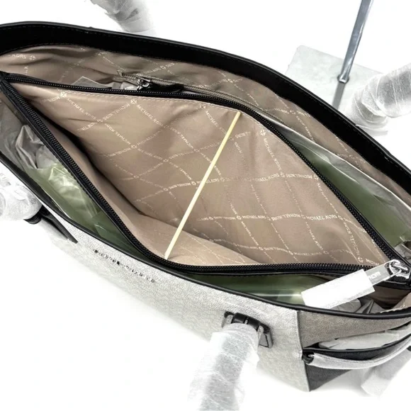 Michael Kors Voyager Large Color-Block Signature Tote Bag - Optic White Multi - Picture 8 of 11